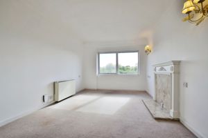 LIVING ROOM- click for photo gallery